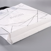 Sacs de courses pliables en plastique de luxe personnalisés à prix d'usine, sacs fourre-tout mignons imprimés, sacs de courses en plastique de Chine