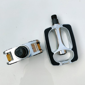 Pédales de vélo en aluminium, roulement à billes argenté, couverture en caoutchouc antidérapante, multi-usages - Product Image 3