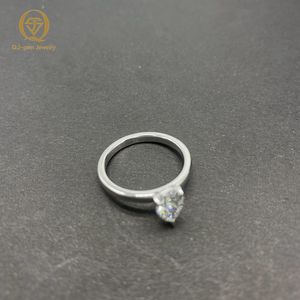 Bague solitaire au design minimaliste, diamant de laboratoire taille poire de haute qualité avec certificat IGI, or blanc 18 carats, personnalisable pour bague de fiançailles - Product Image 3