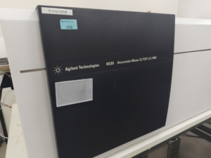 Spectromètre de masse West Tune 6530 Q-TOF, source ionique ESI/APCI, largeur de bande spectrale 2 nm, résolution de longueur d'onde 1 nm, d'occasion, garantie 1 an - Product Image 5