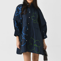 Robe chemise courte tissée à col rabattu et broderie florale, coupe décontractée tendance, personnalisée en usine