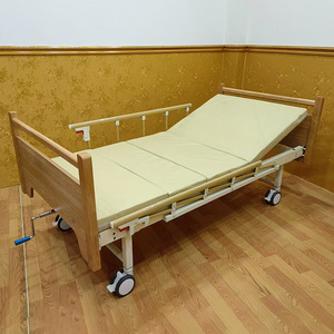 Cama de Hospital de Madera Yizhuokang con Manivela Manual y Respaldo Ajustable con Barandilla para Pacientes Mayores - Product Image 3