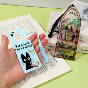 Segnalibro in acrilico a forma di gatto nero divertente e simpatico, da appendere alla porta, in plastica, per libreria, con scritta 'Plz Knock I'm Reading' - Product Image 2