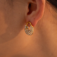 Boucles d'oreilles tendance en acier inoxydable plaqué or 18 carats avec zircon cubique et perle, motif cadenas brillant pour femme
