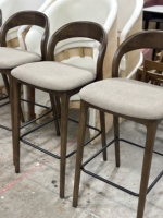 Tabouret de bar commercial moderne et élégant JP, design rembourré durable, cadre en bois, chaise haute pour cuisine, salon, hôtel, chambre