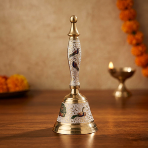 Campana de Puja de Latón con Diseño de Pavo Real en Meenakari Plateado y Mango de Madera para Adoración en el Hogar - Product Image 3