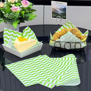 Feuilles d'emballage alimentaire en papier PE imperméable et résistant à la graisse, personnalisées, neuves et emballées, pour les aliments frits, les gâteaux, le pain, les biscuits - Product Image 1