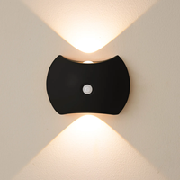 Applique murale LED à détecteur de mouvement PIR, allumage/extinction automatique, lumière chaude double direction (haut/bas), pour intérieur, chambre, escalier, couloir, lampe de nuit à économie d'énergie