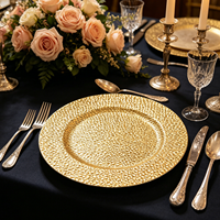 Assiettes de présentation de luxe dorées Wojia 13 pouces, texture martelée, revêtement poudré, en plastique, pour traiteur et table de banquet