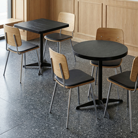 Mobilier de restaurant de style moderne, adapté aux cafés décontractés et aux pâtisseries. La qualité des tables et des chaises est excellente