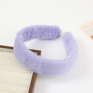 Serre-tête en peluche couleur bonbon pour l'automne et l'hiver, bandeau simple en fourrure, accessoires capillaires en peluche couleur unie DIY pour femmes - Product Image 5