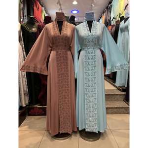 Abaya de luxe pour femmes, ornée de perles, avec robe modeste de luxe, tissu lisse et perles fines, pour occasions spéciales. - Product Image 5