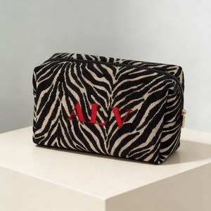 Borsa Cosmetica Personalizzata con Stampa Leopardata e Zebrata, in Tela con Cerniera, Organizer da Viaggio Portatile per Trucchi - Product Image 1