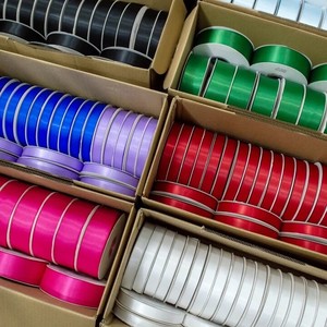 Ленты из полиэстера с индивидуальным логотипом 245 цвета атласная лента 100% Полиэстеровая однолицевая лента для упаковки подарков - Product Image 6