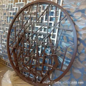 Neues chinesisches retro-lacktes holzmaserung-ausgehöhltes lattice-aluminiumfenster-gitter trennwand antike türen und fenster
