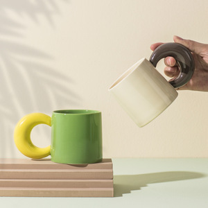 Tazza creativa con manico lunare a contrasto di colore tazza in ceramica da ufficio nordica per caffè e tè - Product Image 5