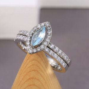 Anello tono argento unisex con design intarsiato scintillante, gioielli minimalisti alla moda per tutti i giorni - Product Image 4