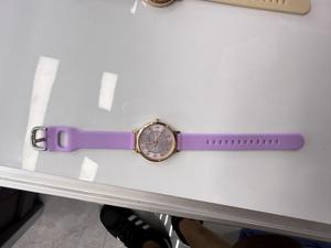 Orologio al Quarzo da Donna Hyf A113, Quadrante Rotondo 30 mm, Display Data, Cinturino in Silicone, Elegante Orologio alla Moda - Product Image 1