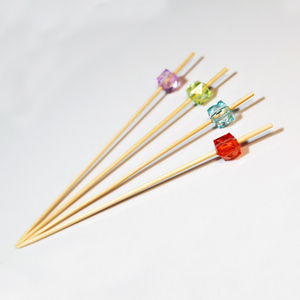 Spiedini di bambù con perline dal design divertente, a prezzi fortemente scontati, adatti ai bambini, di dimensioni compatte, a punta, per feste, eventi e catering - Product Image 2