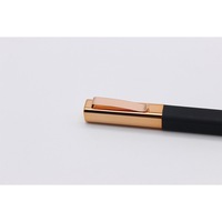 Stylo à bille carré en caoutchouc avec clip doré de luxe de haute qualité avec logo personnalisé