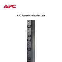 PDU AP7555A NetShelter à montage vertical en rack, triphasé 32A 400V, alimentation stable pour armoire serveur et infrastructure informatique