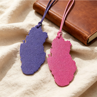 Bolso Mini de Cuero con Forma de Bandera de Qatar, Accesorio para Llaves Moderno y Versátil, Colgante Decorativo de Cuero Personalizado