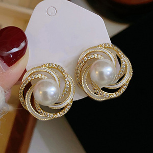 Orecchini a perno con fiore di camelia da donna, avvolgenti, per uso quotidiano, accessori per le orecchie - Product Image 2