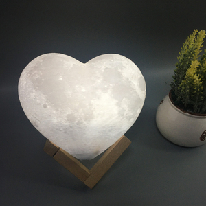 Lámpara en forma de corazón luces redondas interiores decorativas modernas Precio barato 16 colores recargable remoto/control táctil 3D LED Luna Luz - Product Image 2