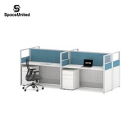Postes de travail modulaires de style industriel SpaceUnited pour 4 personnes avec cloisons de séparation