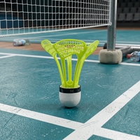 Volants de badminton en nylon et plumes de canard pour le loisir, avec base rigide, pour débutants, vol constant, en plastique mousseux et plumes.