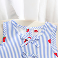 Nouvel ensemble deux pièces chic et décontracté de style coréen pour filles, composé d'un haut à manches courtes à imprimé fraises avec nœud et d'un short