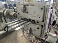 Ligne de production d'extrusion à double vis pour panneaux muraux à lamelles en PVC WPC, équipement d'usine de fabrication à haute productivité