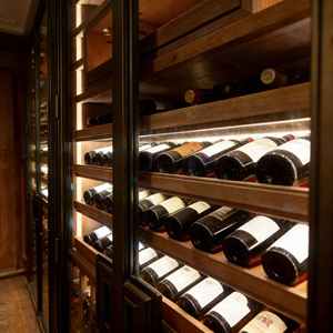 Armoire réfrigérée à vin industrielle à deux zones, en bois de hêtre, avec casier à vin intégré, réfrigérateur à vin et boissons pour salon, restaurant - Product Image 6