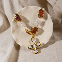 Collier pendentif vintage en perles d'eau douce avec breloque en cornaline rouge, lunette en cuivre plaqué or 18 carats, fiançailles pour femmes