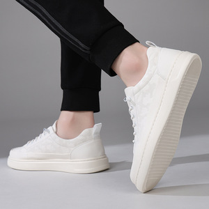 Zapatillas bajas transpirables huecas de color blanco sólido, informales, para skate, antideslizantes, con suela plana gruesa, fáciles de llevar, para uso diario en la calle. - Product Image 3