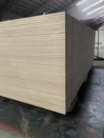 Bouleau plaqué 4X8 18mm peuplier/eucalyptus noyau contreplaqué UV2 Coading E0 utilisation intérieure 1 an cuisine Commercial Construction contreplaqué