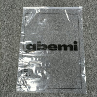 Sacs à fermeture éclair givrés avec logo personnalisé Sacs de vêtement en plastique mat avec fermeture éclair pour vêtements, chaussures, chaussettes, emballage