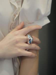 Mode Premium <span class=keywords><strong>Gold</strong></span> Chunky Baggy <span class=keywords><strong>Ring</strong></span> Glänzender 24 Karat vergoldeter Messing <span class=keywords><strong>ring</strong></span> Damen schmuck - Product Image 5