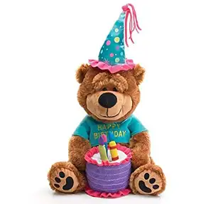 "생일 축하 해요" 를 연주하는 케이크와 함께 사랑스러운 생일 축하 테디 베어