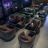 Ensemble de mobilier de pub moderne : fauteuil et canapé en panneaux de bois pour discothèques et karaokés, idéal pour les stands de réception et les tables de bar