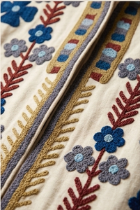 Chaqueta de terciopelo Suzani Heritage, abrigo bordado a mano – Prenda exterior artesanal bordada vintage, hecho a mano para mujer, abrigo de invierno - Product Image 3