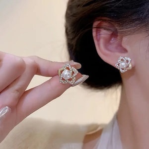 Pendientes de Perlas Junhong Jewelry 2025, Nueva Moda, para Mujer, de Alta Gama, con Circonitas, para Uso Diario y Fiestas, Brillantes, Joyería de Lujo Ligero - Product Image 3