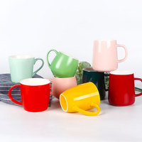 Mug à café en céramique blanche personnalisé avec logo, forme sur mesure, résistant au lave-vaisselle et au micro-ondes, style moderne, cadeau promotionnel pour entreprise
