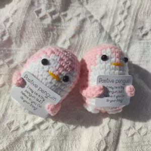 Nouvelle poupée pingouin mignonne, faite à la main au crochet, carte d'énergie positive, tricot en laine, peluche émotionnelle, porte-clés en laine, tissage frontal - Product Image 1