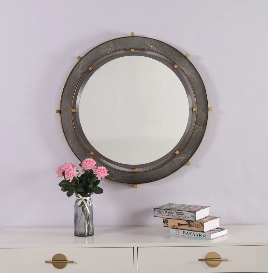 Espejos de pared de cuero de imitación para baño de lujo con marco de latón moderno y elegante