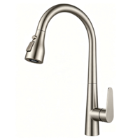 Robinet de cuisine extractible en or rose brossé, élégant mitigeur monocommande avec douchette pour cuisines aux tons chauds