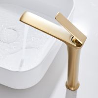 Grifo de lavabo ecológico, válvula de cerámica de un solo mango de latón, mezclador de aireador de ahorro de agua cromado para cocina y salón de Hotel