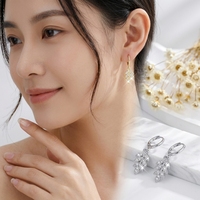 Boucles d'oreilles pendantes en forme de feuille incrustées de zircon pour un usage quotidien et pour les rendez-vous