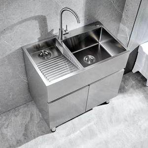 Évier de cuisine double en acier inoxydable avec robinet, finition brossée, design industriel - Product Image 3