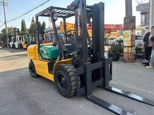 Japan Komatsu FD50 FD30 FD80 Second Hand Diesel Forklift 5T/3T Stable Performance Low Working <b>Hours</b> Mast Type for Sale - Product Image 3